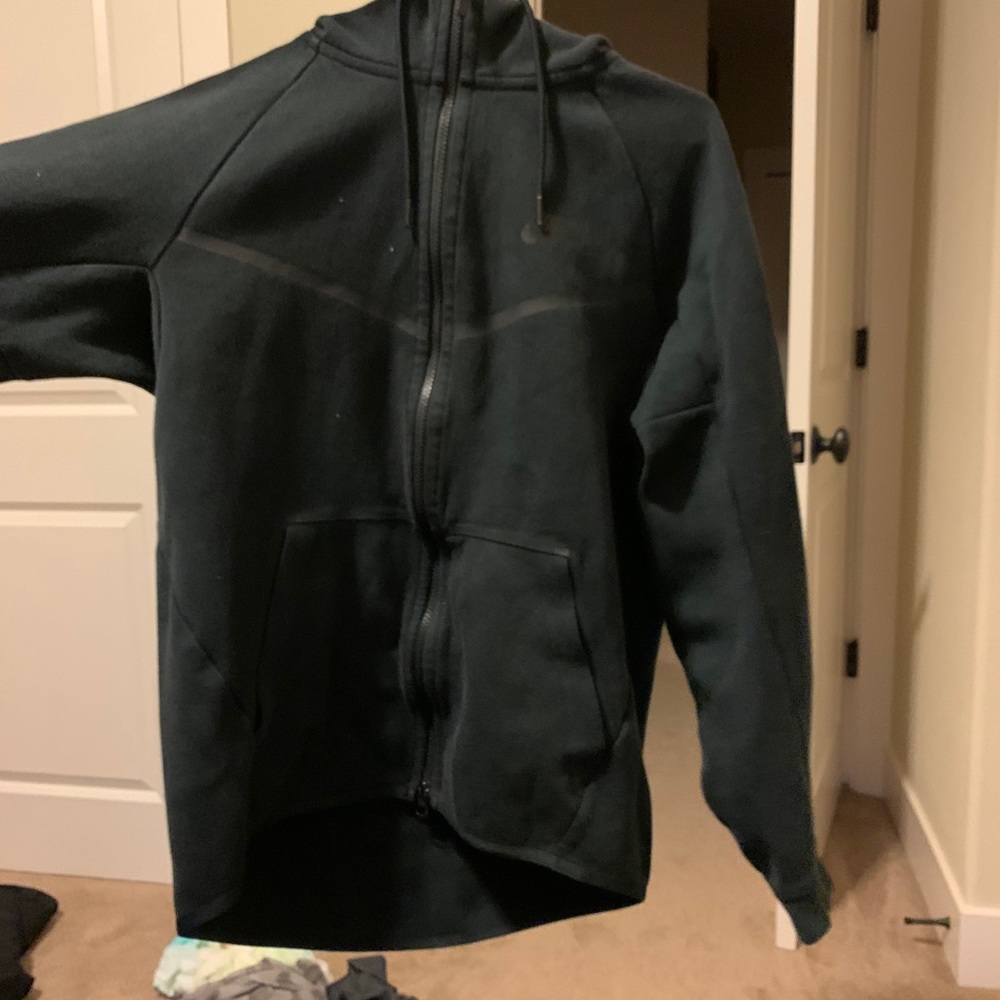 nike zip up sweatshirt